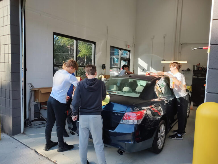High School Students Volunteer